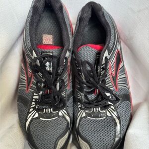 Brooks Dynamic Red and Black Sneakers